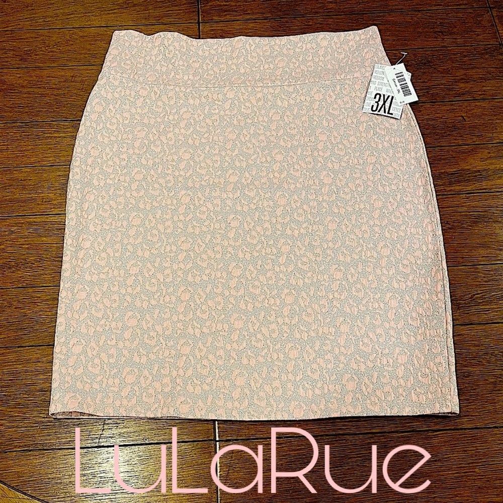 NWT LuLaRue Cassie Skirt. Pale Pink & Silver Sparkle. Size 3X